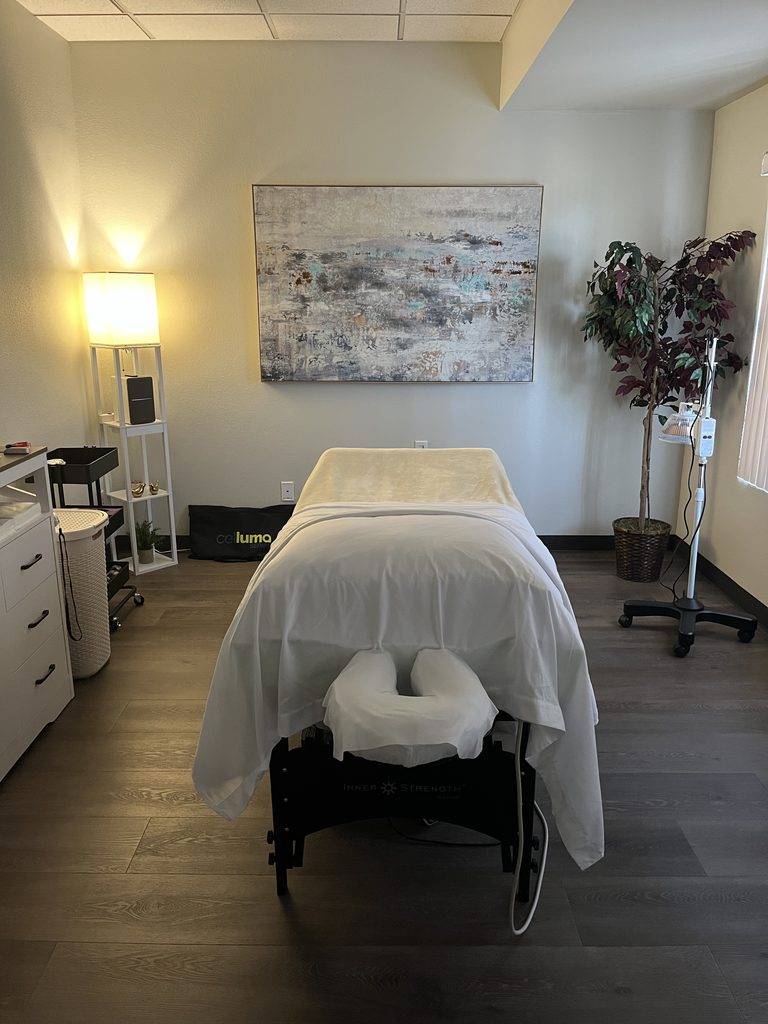 Treatment room prepared for an acupuncture visit